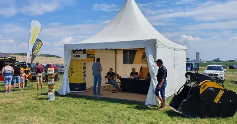Namioty targowe wynajem – co sprawdzić przed rezerwacją?